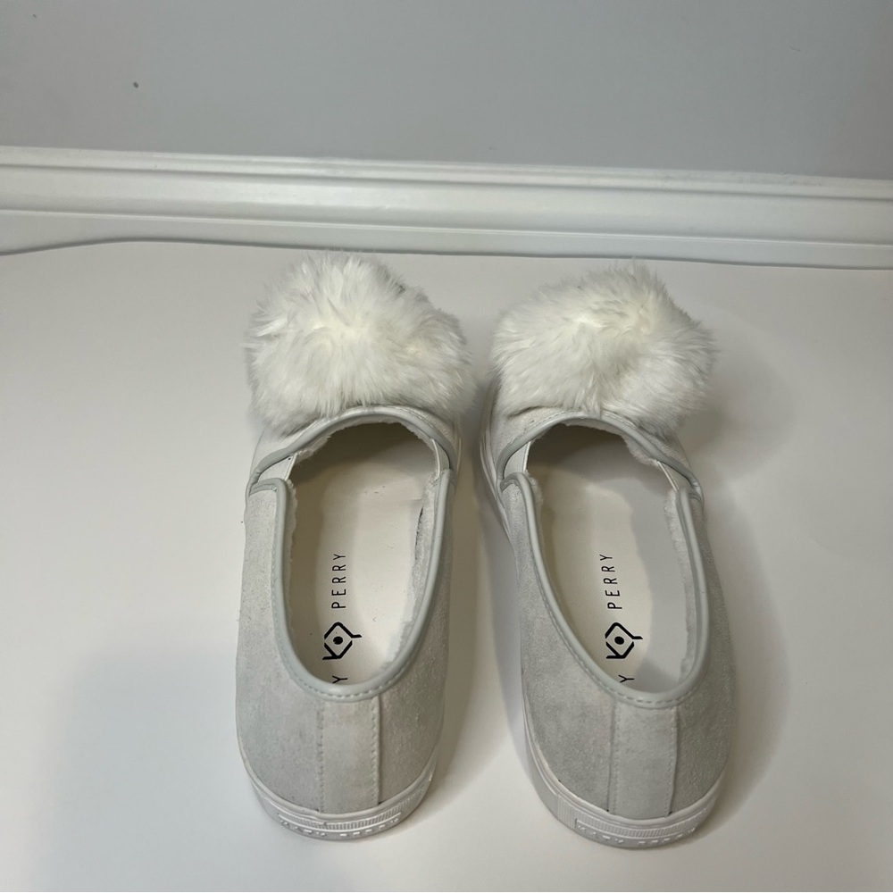 Katy Perry Women's White Suede Slip On Sneakers Owl Pom Pom Accents Size 8.5 - Picture 4 of 8